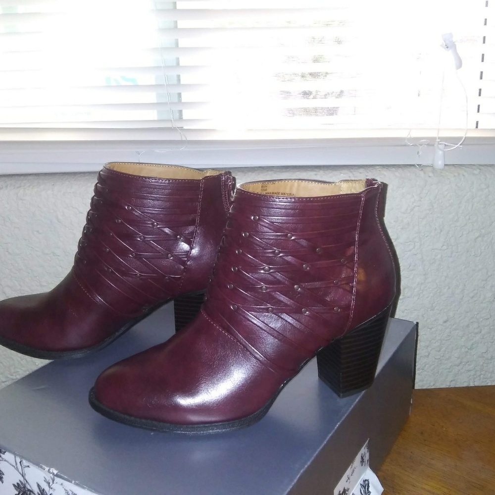 NEW---Burgundy Women's Boots